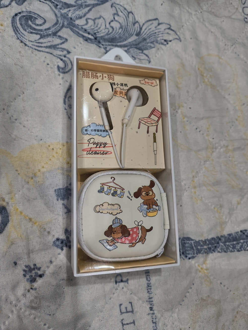 Ear'sir White Puppy Earbud Headphones with Carrying Case